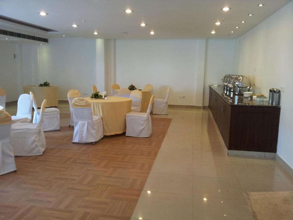 Oyo 1227 Hotel Rousha Inn Ghaziabad Exteriör bild