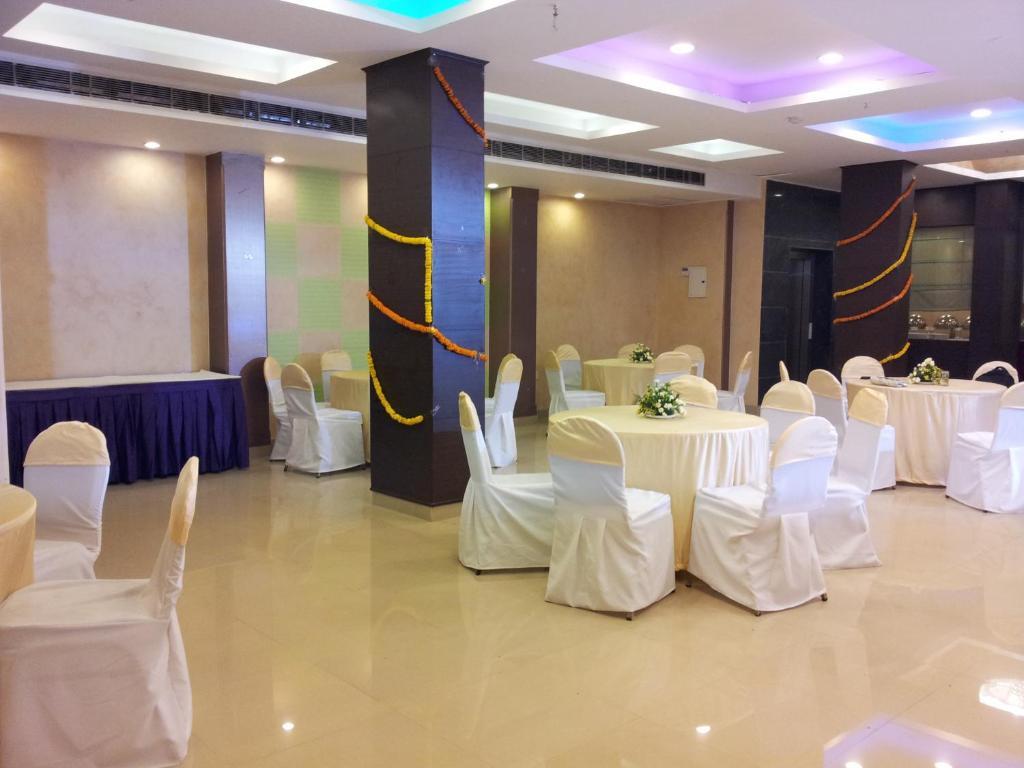 Oyo 1227 Hotel Rousha Inn Ghaziabad Exteriör bild