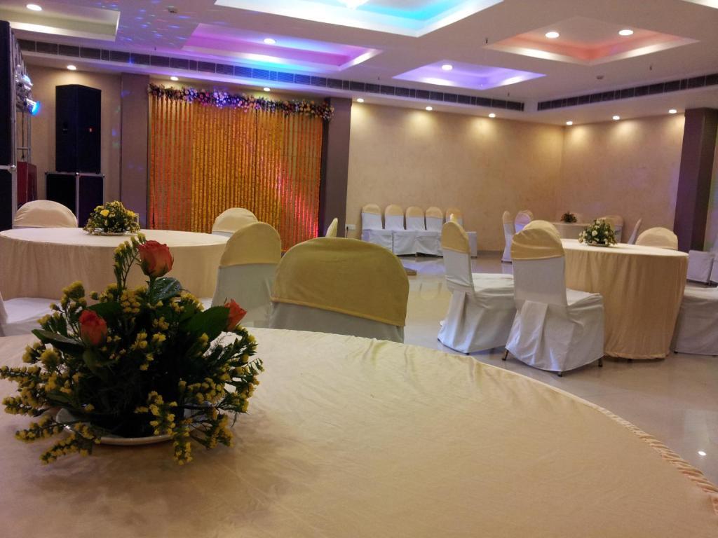 Oyo 1227 Hotel Rousha Inn Ghaziabad Exteriör bild