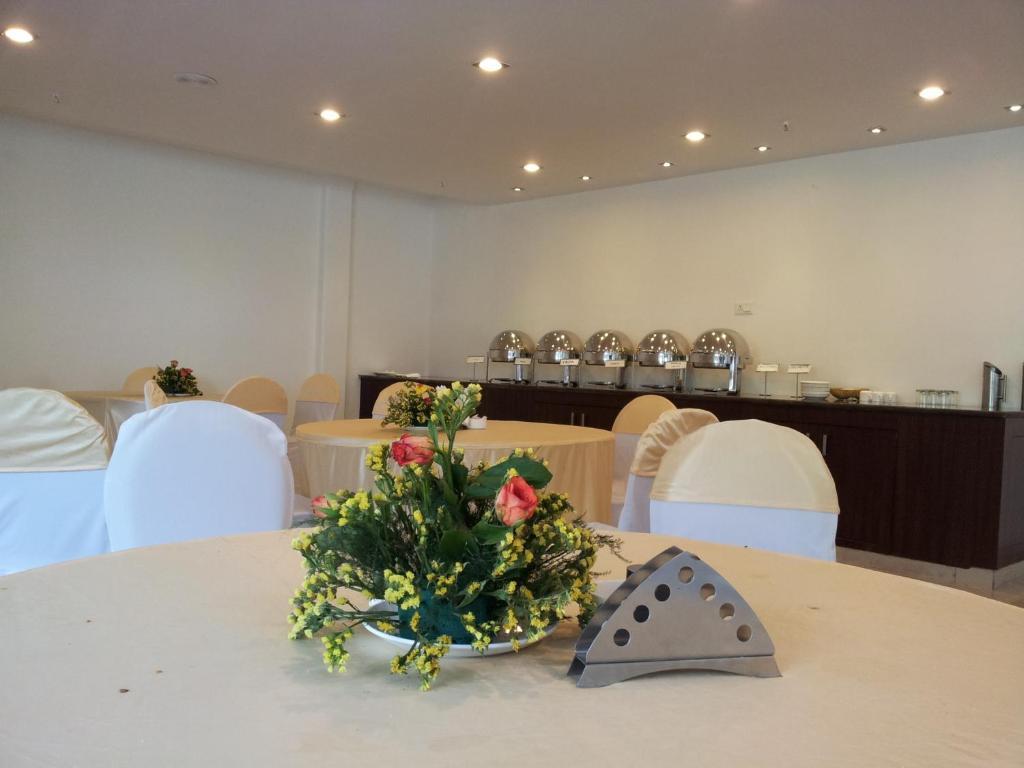 Oyo 1227 Hotel Rousha Inn Ghaziabad Exteriör bild