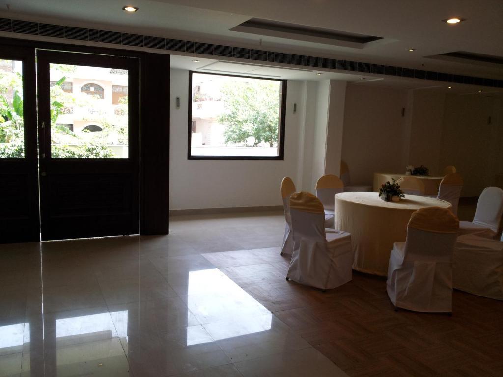 Oyo 1227 Hotel Rousha Inn Ghaziabad Exteriör bild