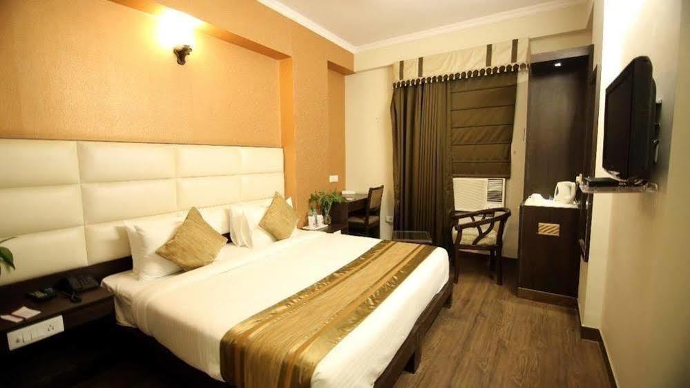 Oyo 1227 Hotel Rousha Inn Ghaziabad Exteriör bild
