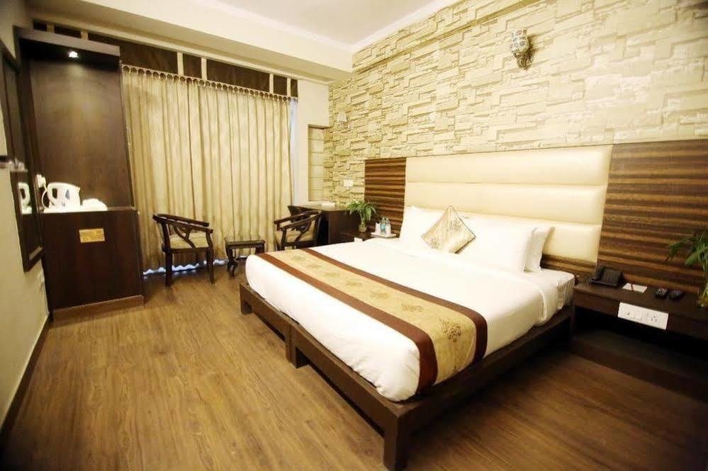 Oyo 1227 Hotel Rousha Inn Ghaziabad Exteriör bild