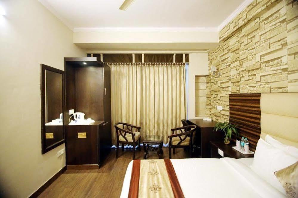 Oyo 1227 Hotel Rousha Inn Ghaziabad Exteriör bild