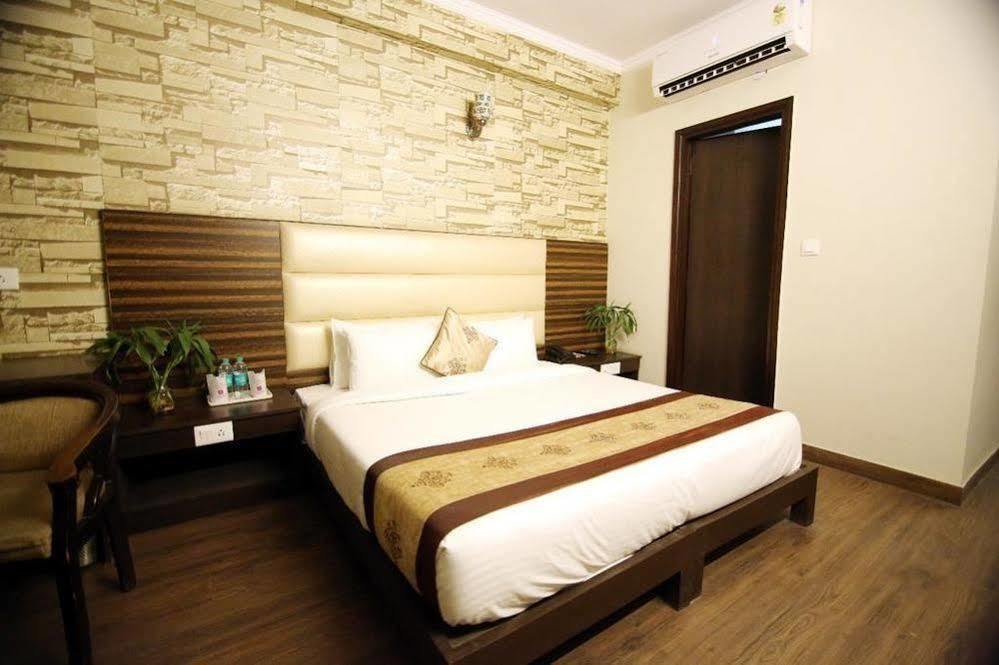 Oyo 1227 Hotel Rousha Inn Ghaziabad Exteriör bild