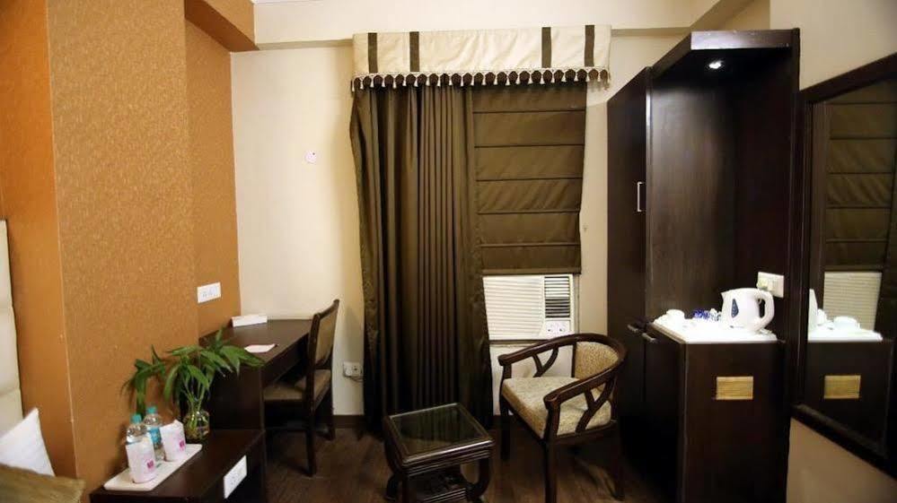 Oyo 1227 Hotel Rousha Inn Ghaziabad Exteriör bild