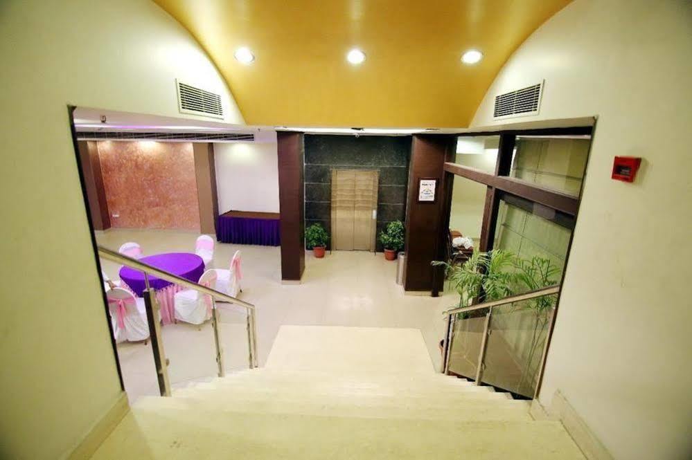 Oyo 1227 Hotel Rousha Inn Ghaziabad Exteriör bild